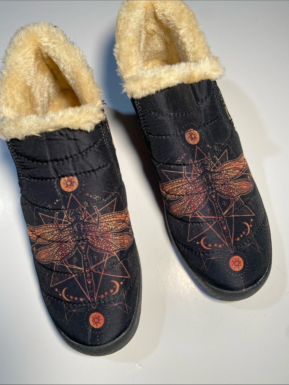 Yes We Vibe Groovy Dragonfly Winter Vibe Sneakers NWOT
